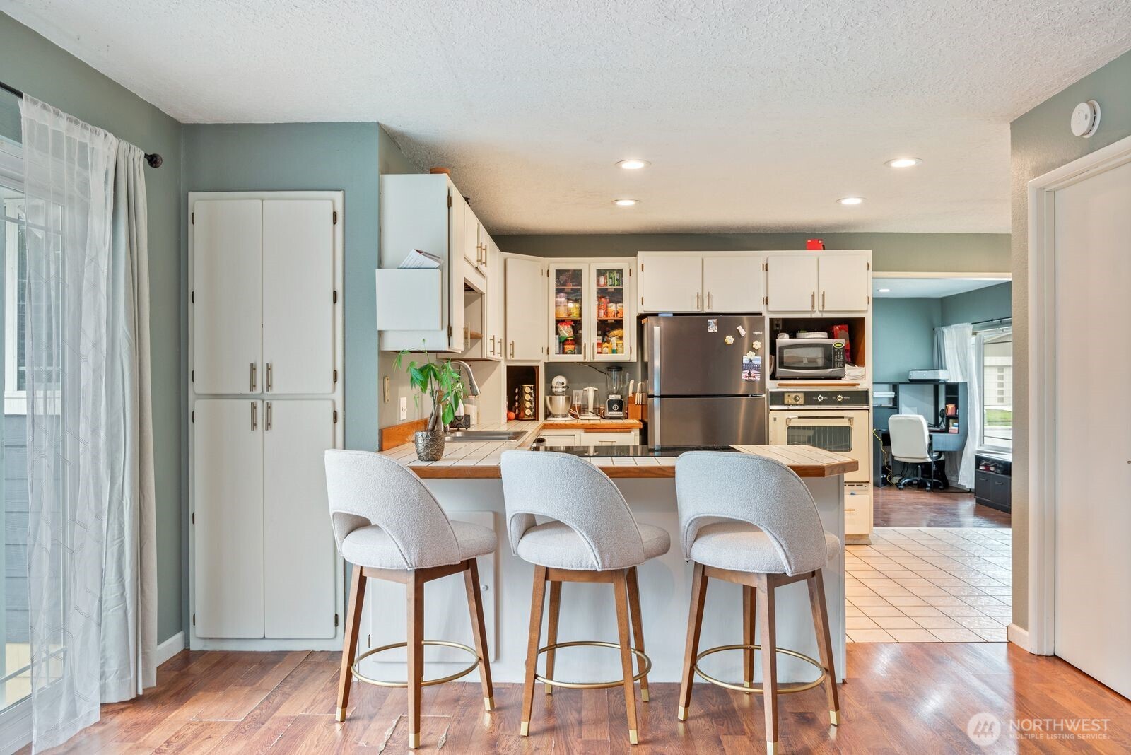 2244 Lee Avenue Longview, WA 98632 - Photo 12 of 27 a kitchen with stainless steel appliances refrigerator dining table and chairs