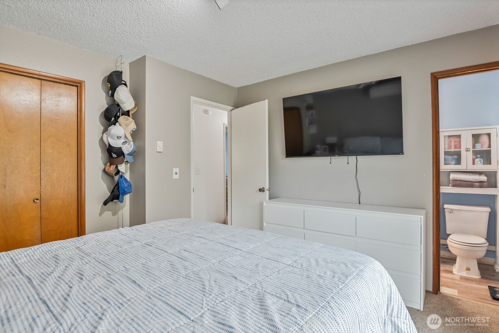 2244 Lee Avenue Longview, WA 98632 - Photo 16 of 27 a bedroom with a bed and a flat screen tv