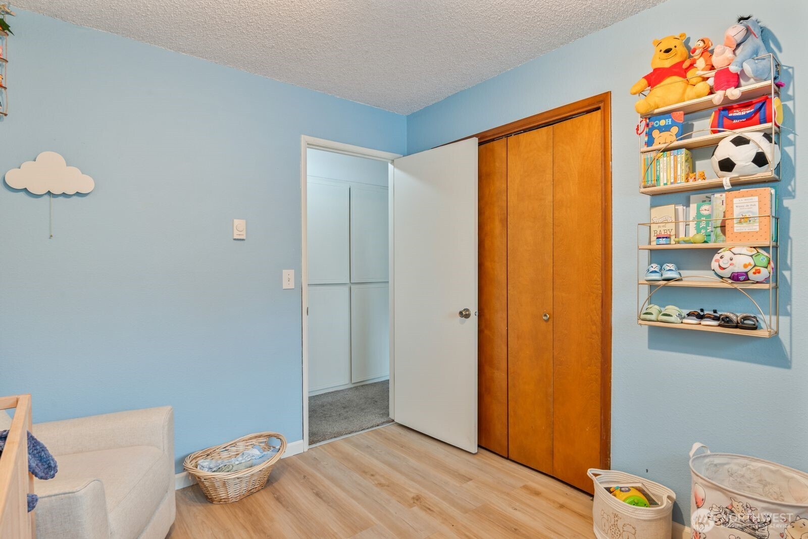 2244 Lee Avenue Longview, WA 98632 - Photo 19 of 27 a bedroom with a bed and a window