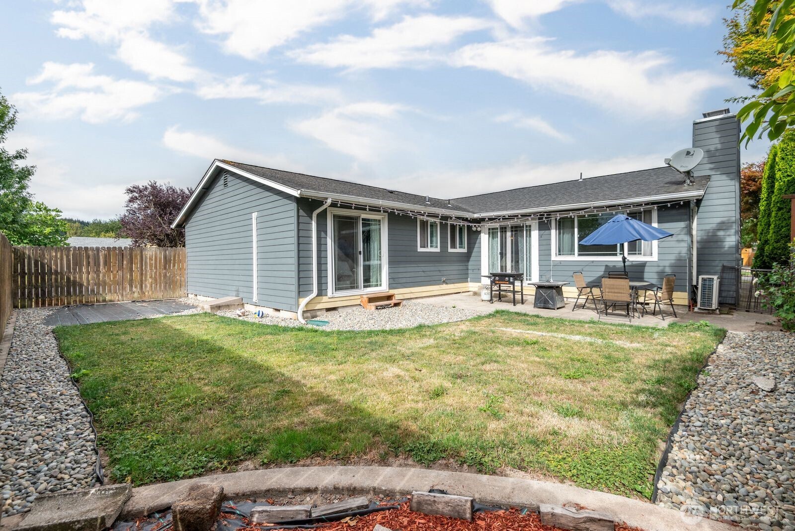 2244 Lee Avenue Longview, WA 98632 - Photo 23 of 27 a view of a house with backyard and sitting area