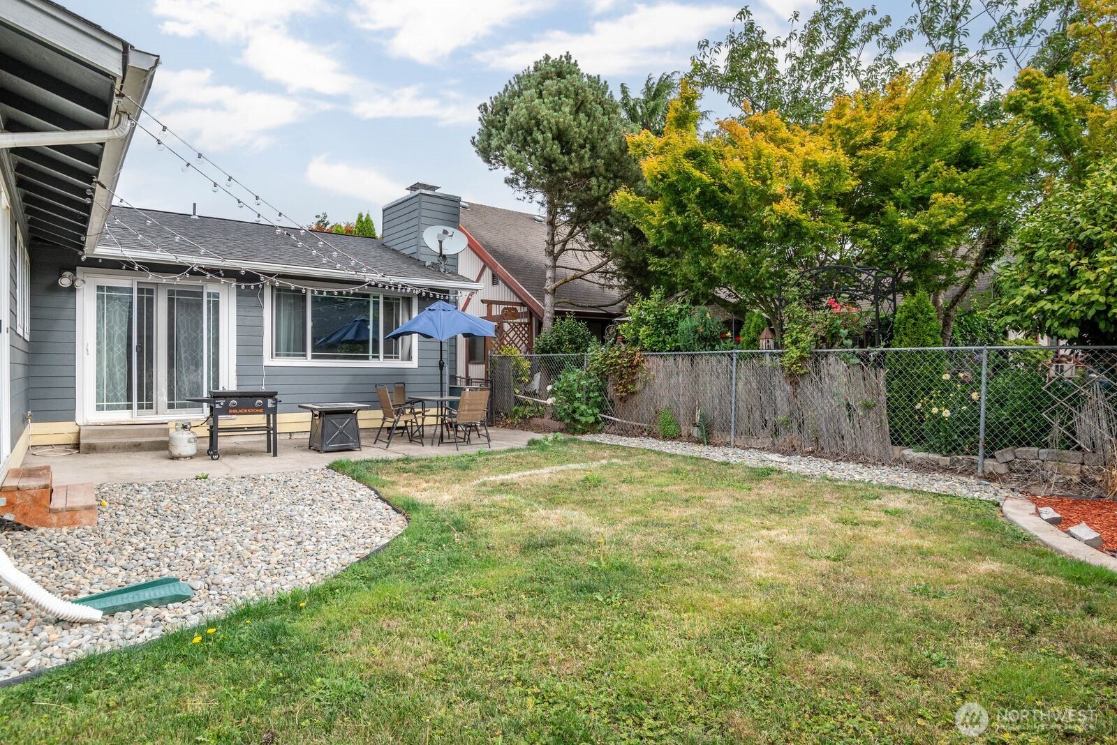 2244 Lee Avenue Longview, WA 98632 - Photo 24 of 27 a view of a house with backyard and sitting area