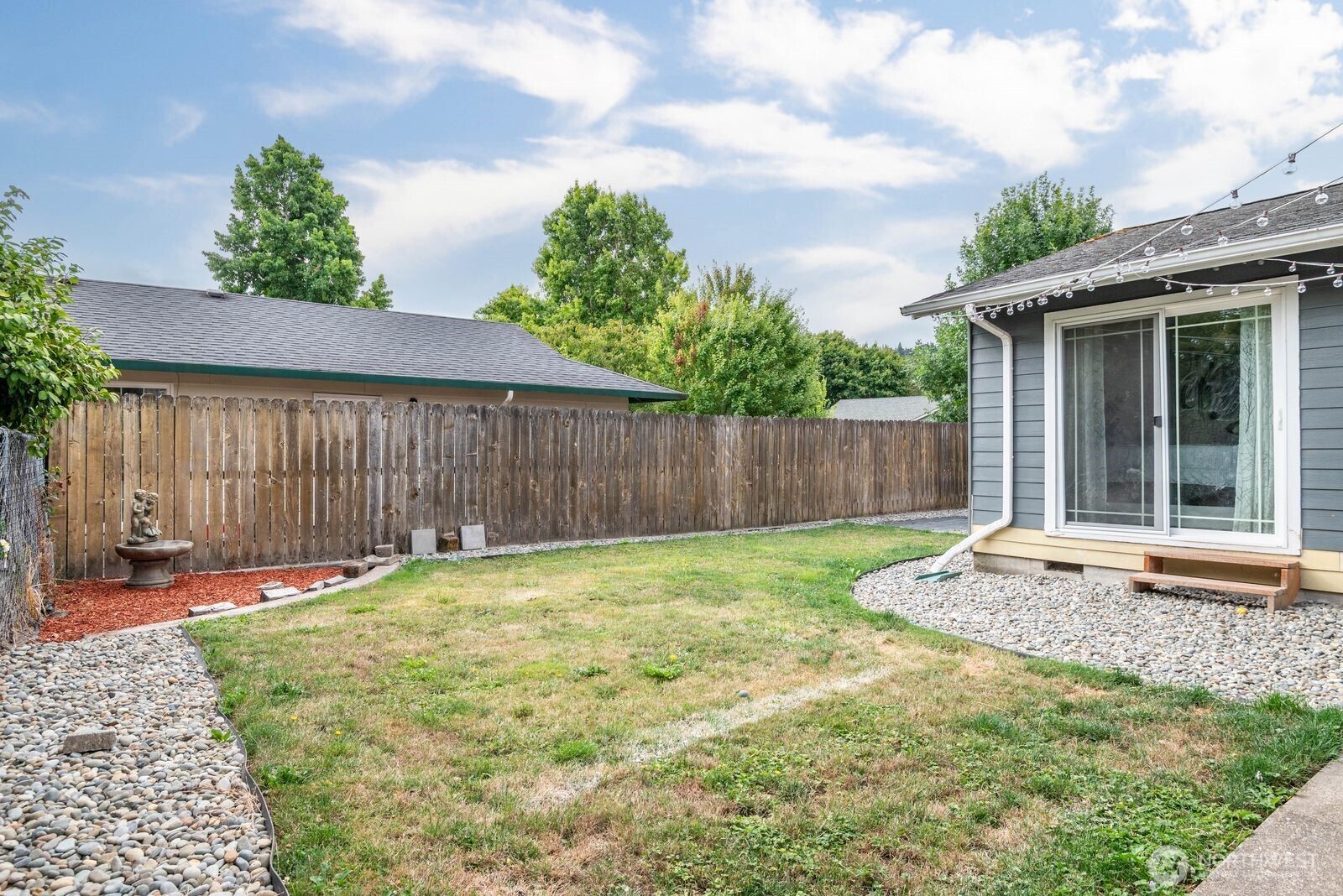 2244 Lee Avenue Longview, WA 98632 - Photo 26 of 27 a backyard of a house with table and chairs