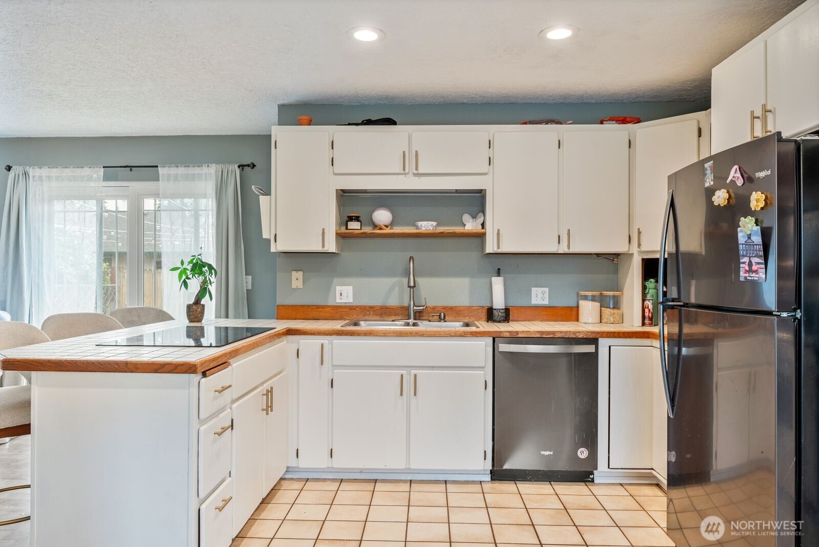 2244 Lee Avenue Longview, WA 98632 - Photo 9 of 27 a kitchen with stainless steel appliances a sink cabinets and refrigerator