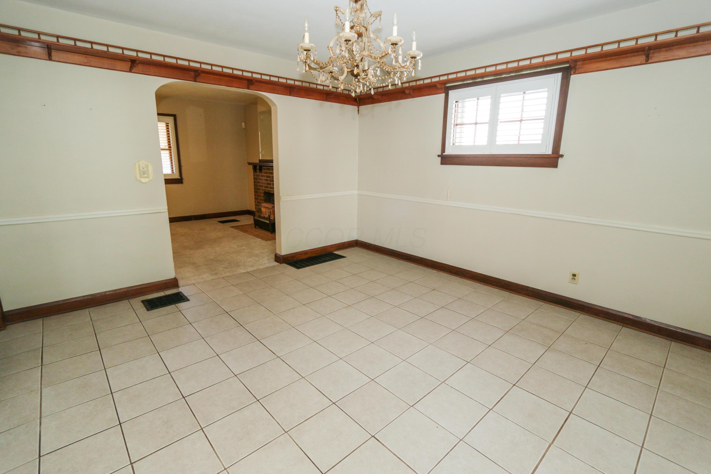 148 Demorest Road Columbus, OH 43204 - Photo 9 of 44 148 Demorest Ave-7
