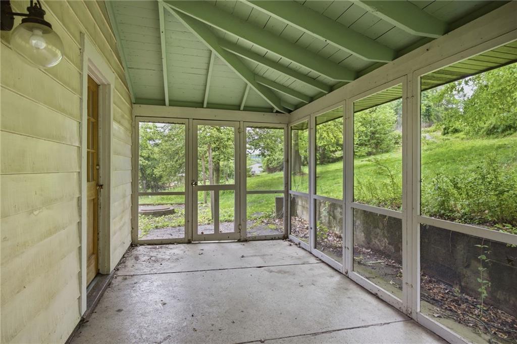 989 Brownstown Road Irwin, PA 15642 - Photo 5 of 26 Screened-in Porch