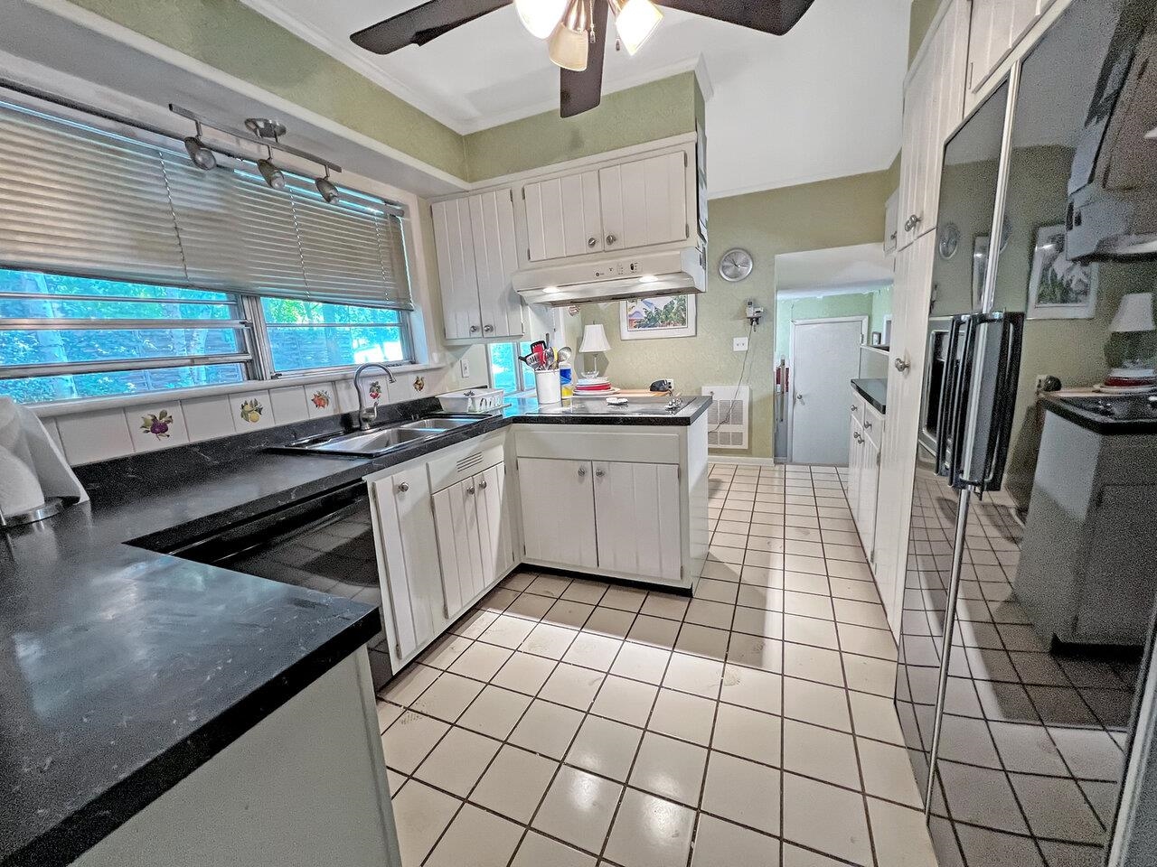 379 Pinehurst Drive Shelburne, VT 05482 - Photo 5 of 21