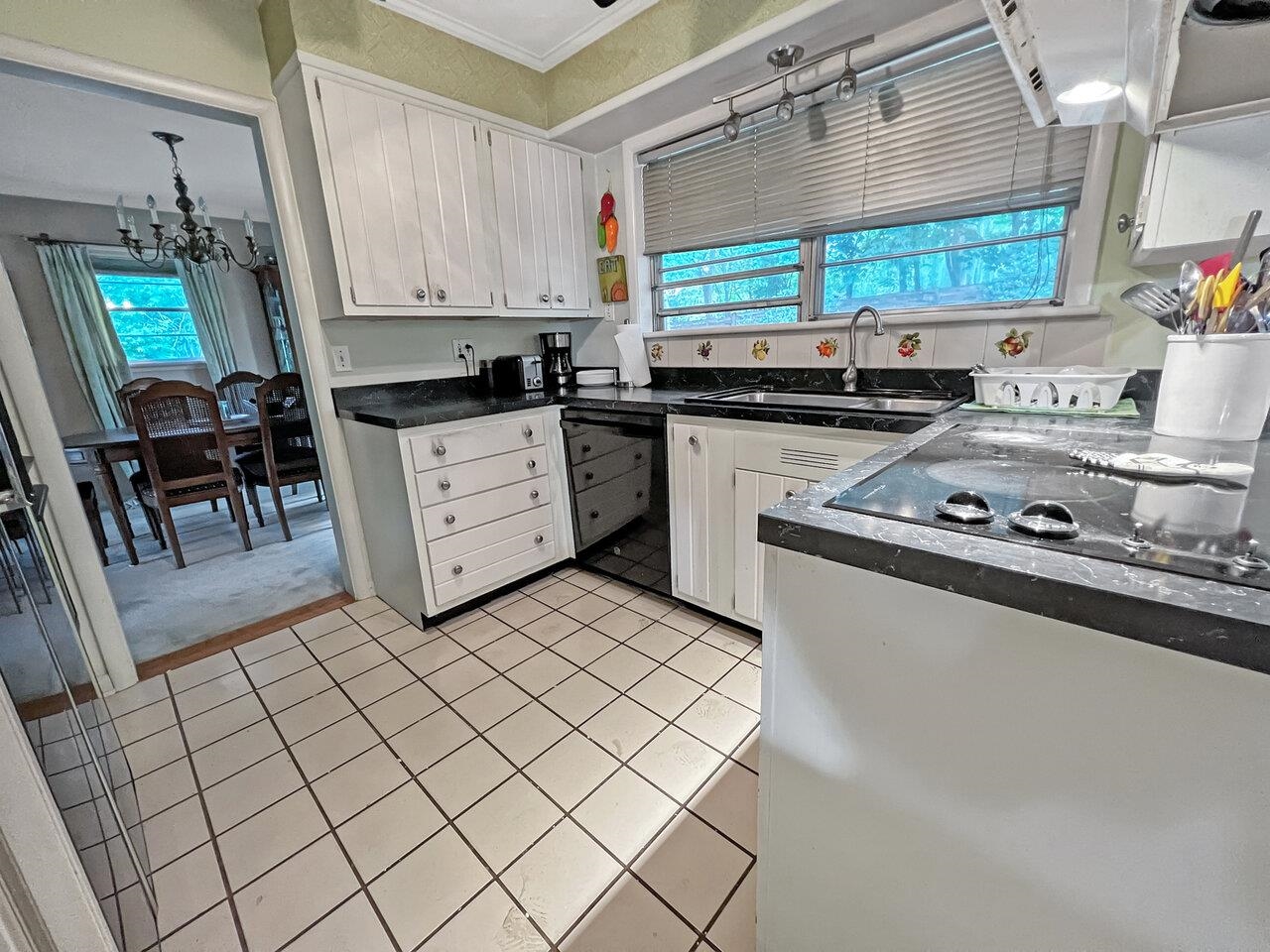 379 Pinehurst Drive Shelburne, VT 05482 - Photo 7 of 21