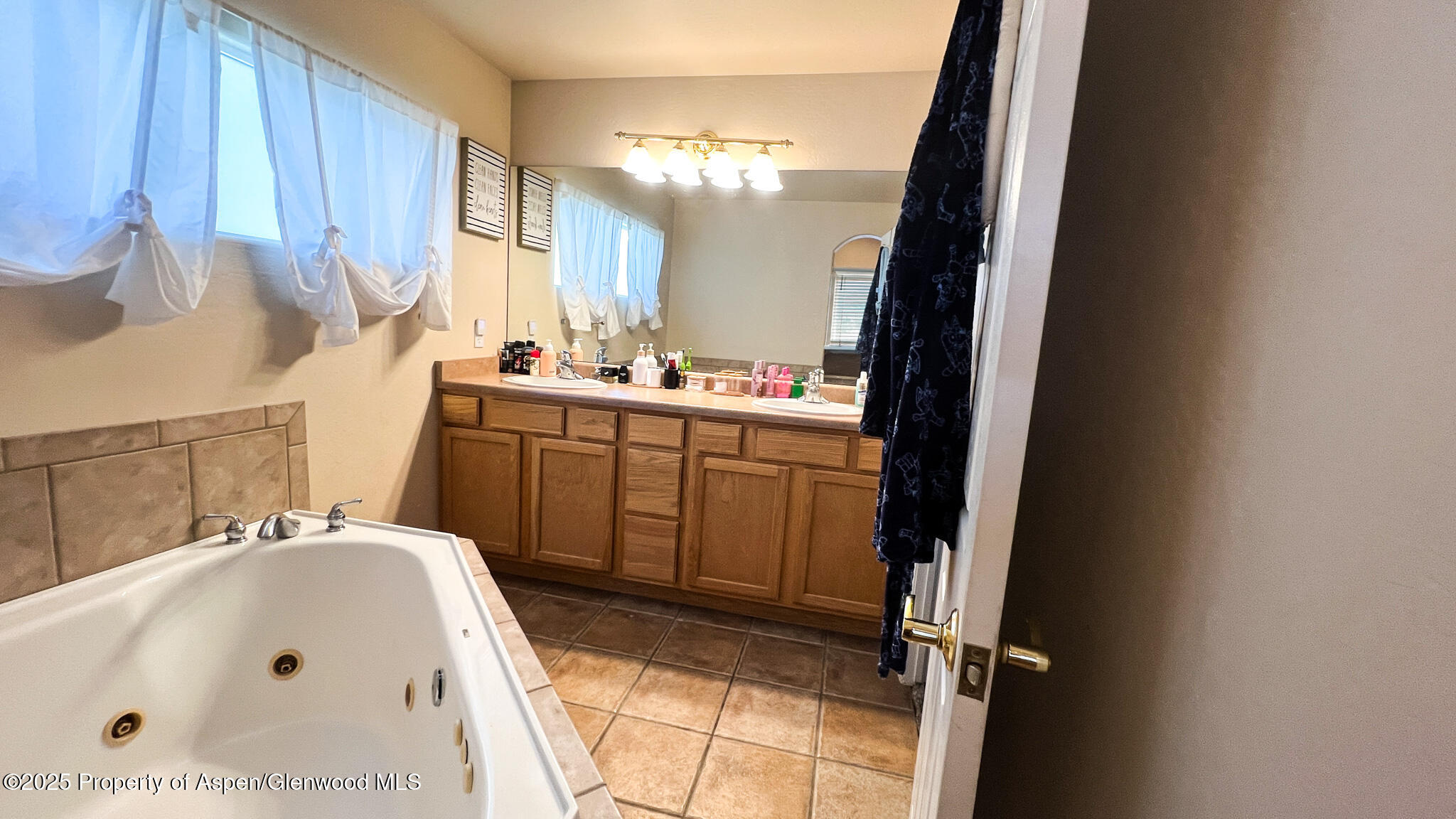 786 Comstock Drive Fruita, CO 81521 - Photo 17 of 38 a bathroom with a sink a vanity and mirror