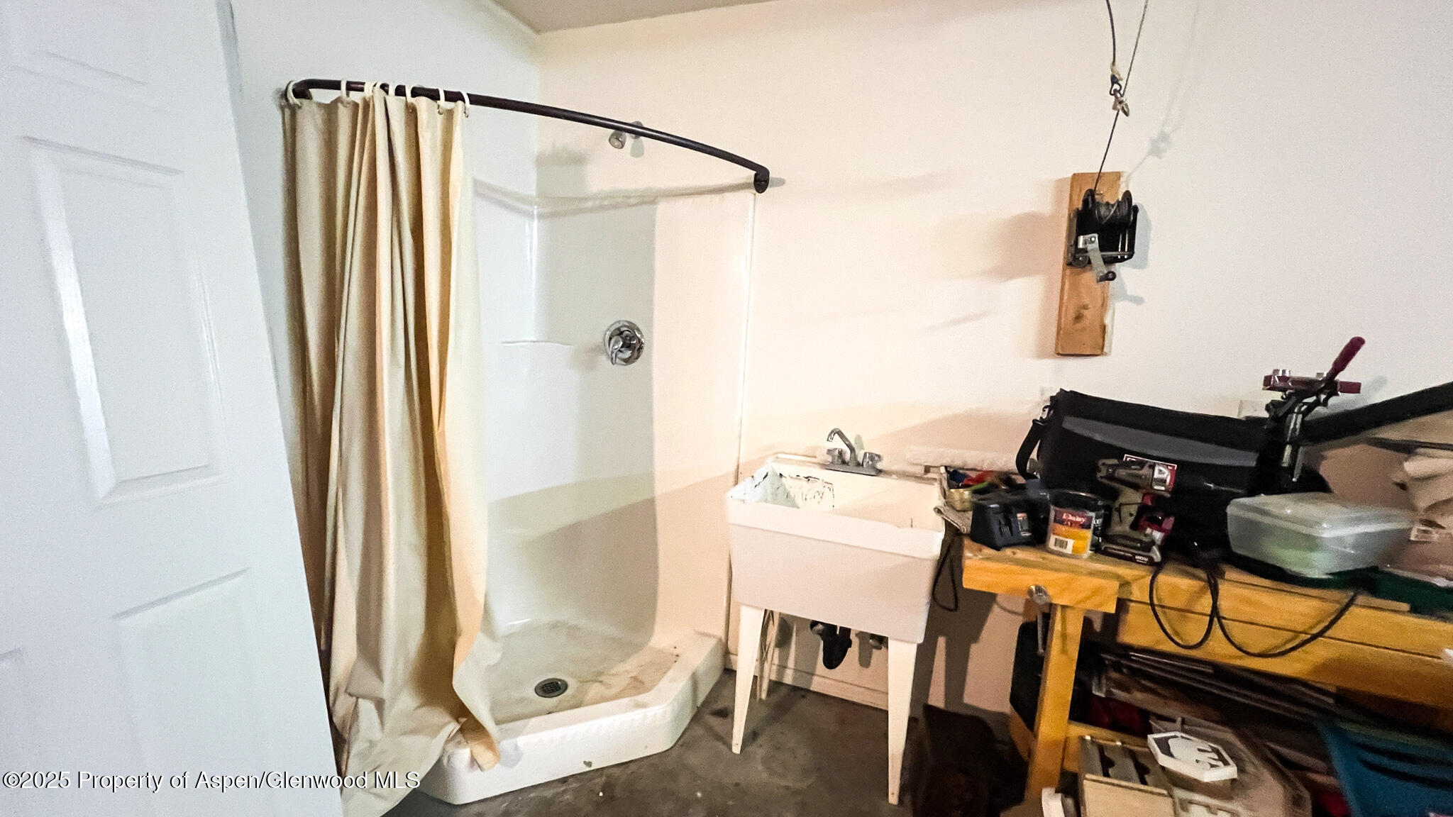 786 Comstock Drive Fruita, CO 81521 - Photo 29 of 38 a bathroom with a sink and a mirror