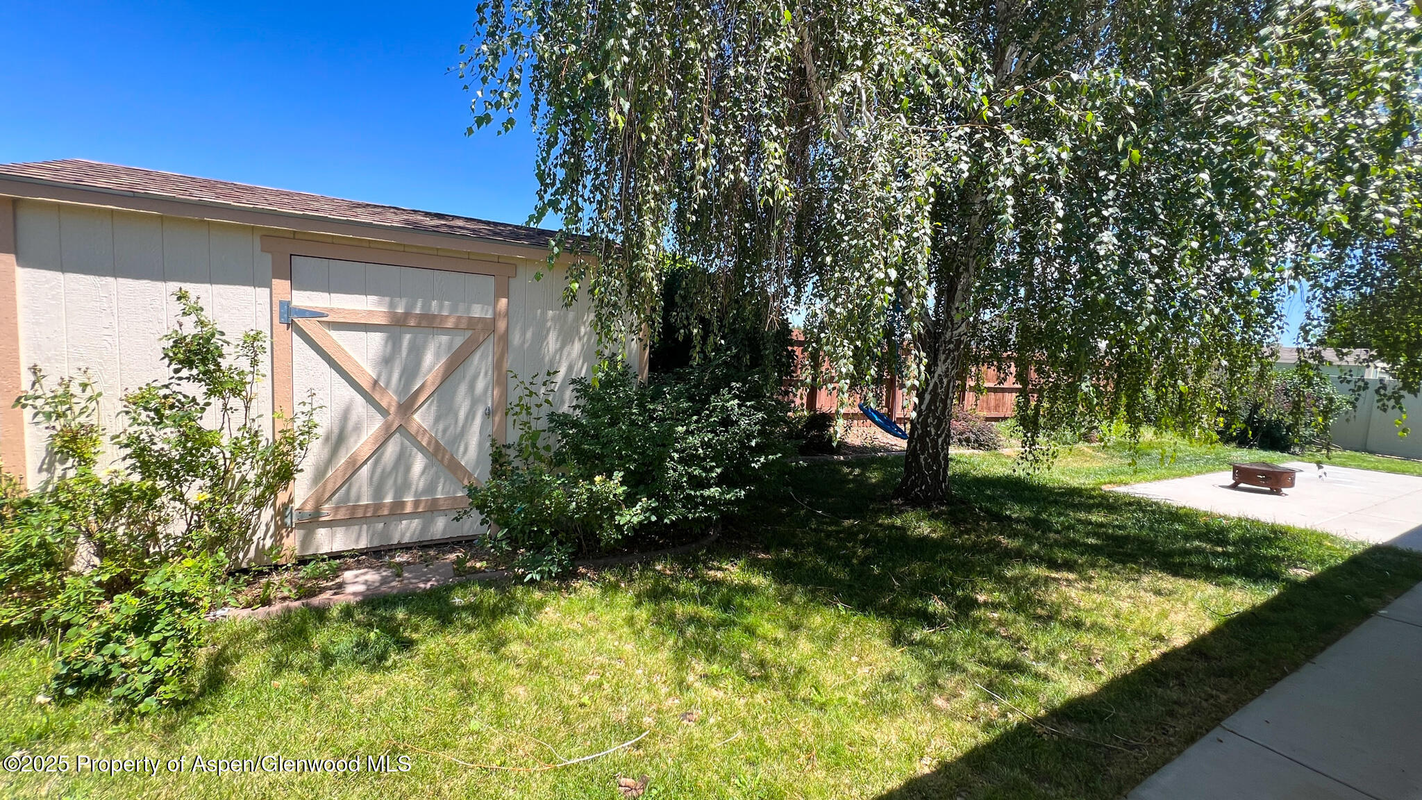 786 Comstock Drive Fruita, CO 81521 - Photo 32 of 38 a backyard of a house with lots of green space