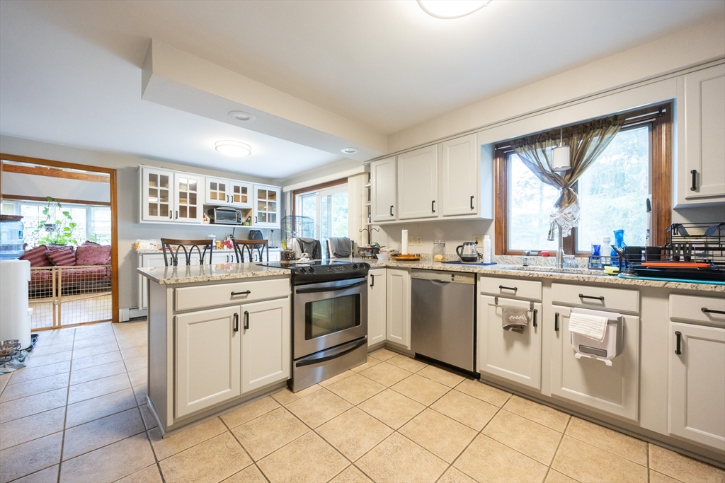 154 Erin Road East Taunton, MA 02718 - Photo 18 of 42