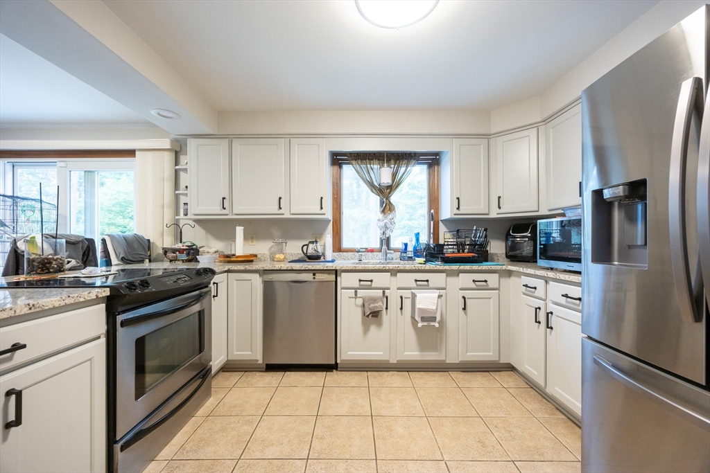 154 Erin Road East Taunton, MA 02718 - Photo 20 of 42