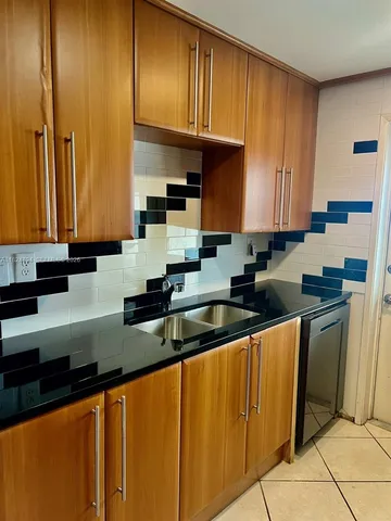 $283,000 | 930 Southeast 9th Avenue, Unit 11, Pompano Beach, FL 33060