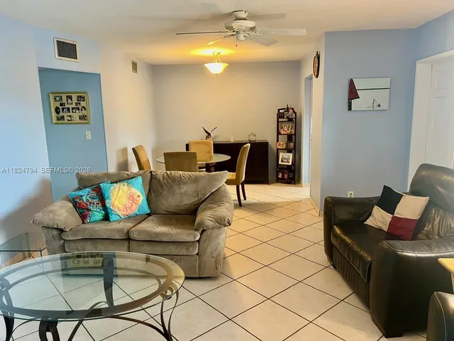 $283,000 | 930 Southeast 9th Avenue, Unit 11, Pompano Beach, FL 33060