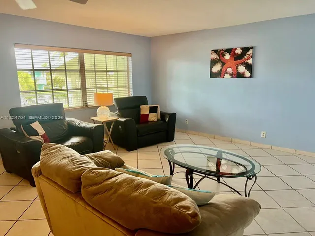 $283,000 | 930 Southeast 9th Avenue, Unit 11, Pompano Beach, FL 33060