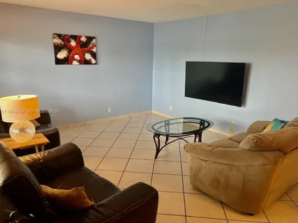 $220,000 | 930 Southeast 9th Avenue, Unit 11, Pompano Beach, FL 33060