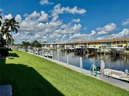 $220,000 | 930 Southeast 9th Avenue, Unit 11, Pompano Beach, FL 33060