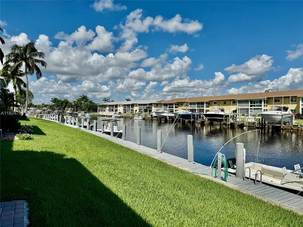 $220,000 | 930 Southeast 9th Avenue, Unit 11, Pompano Beach, FL 33060