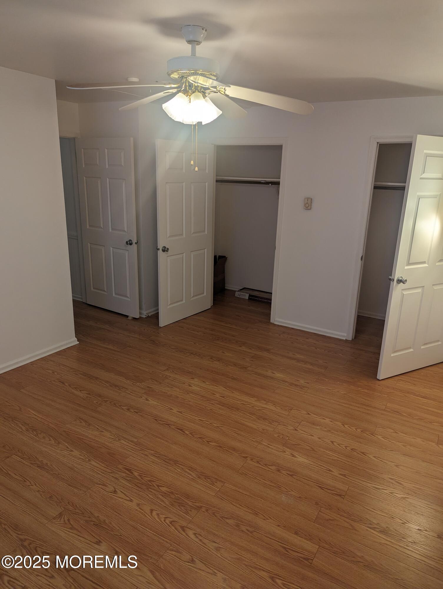 33 Dover Walk, Unit 633 Toms River, NJ 08753 - Photo 9 of 12 a view of a livingroom with a sink