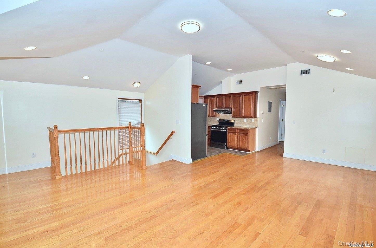 154-36 20th Road Queens, NY 11357 - Photo 5 of 27