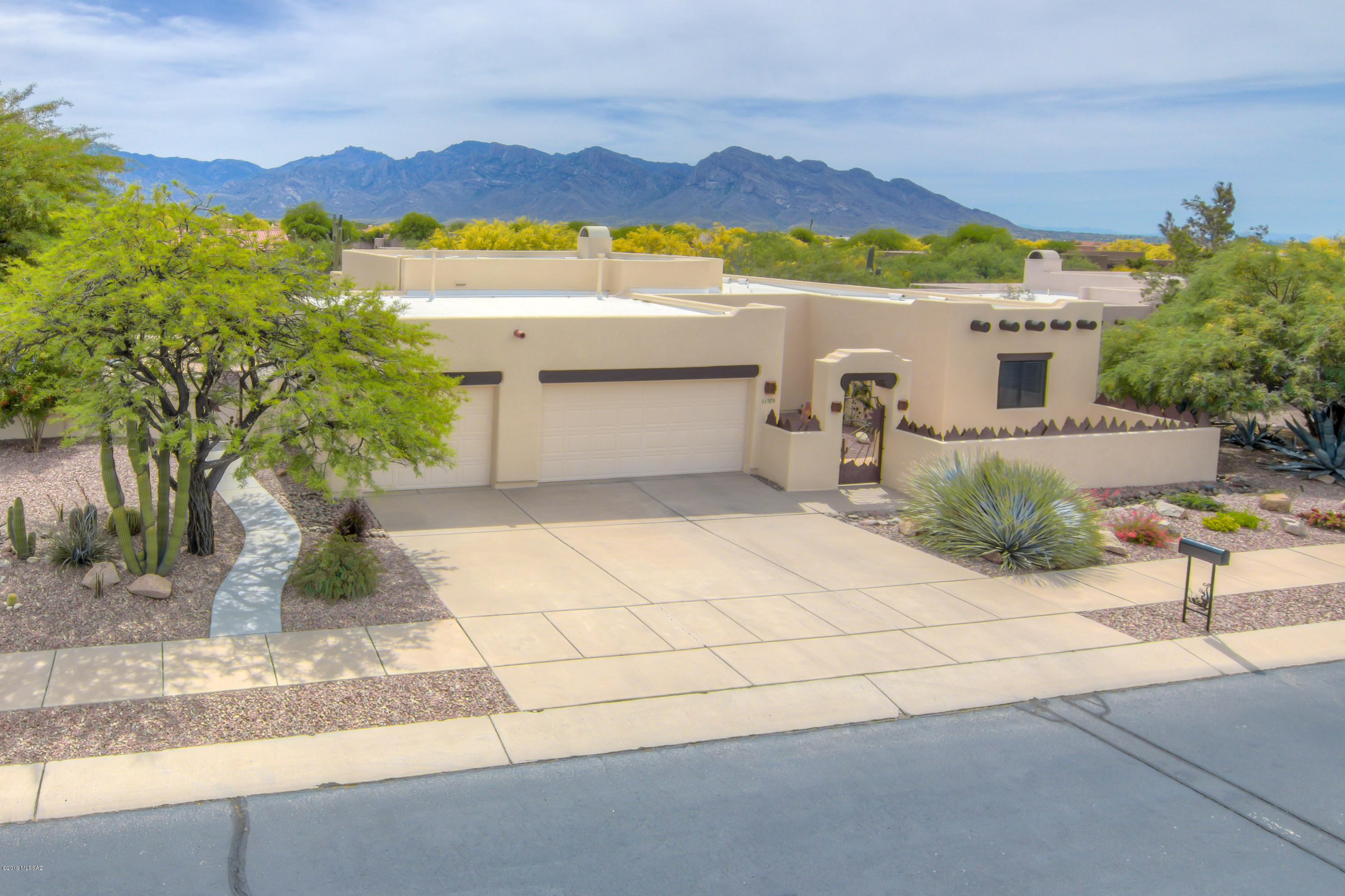 11570 Kelly Rae Place Oro Valley, AZ 85737 - Photo 1 of 41 Gallery Image 1