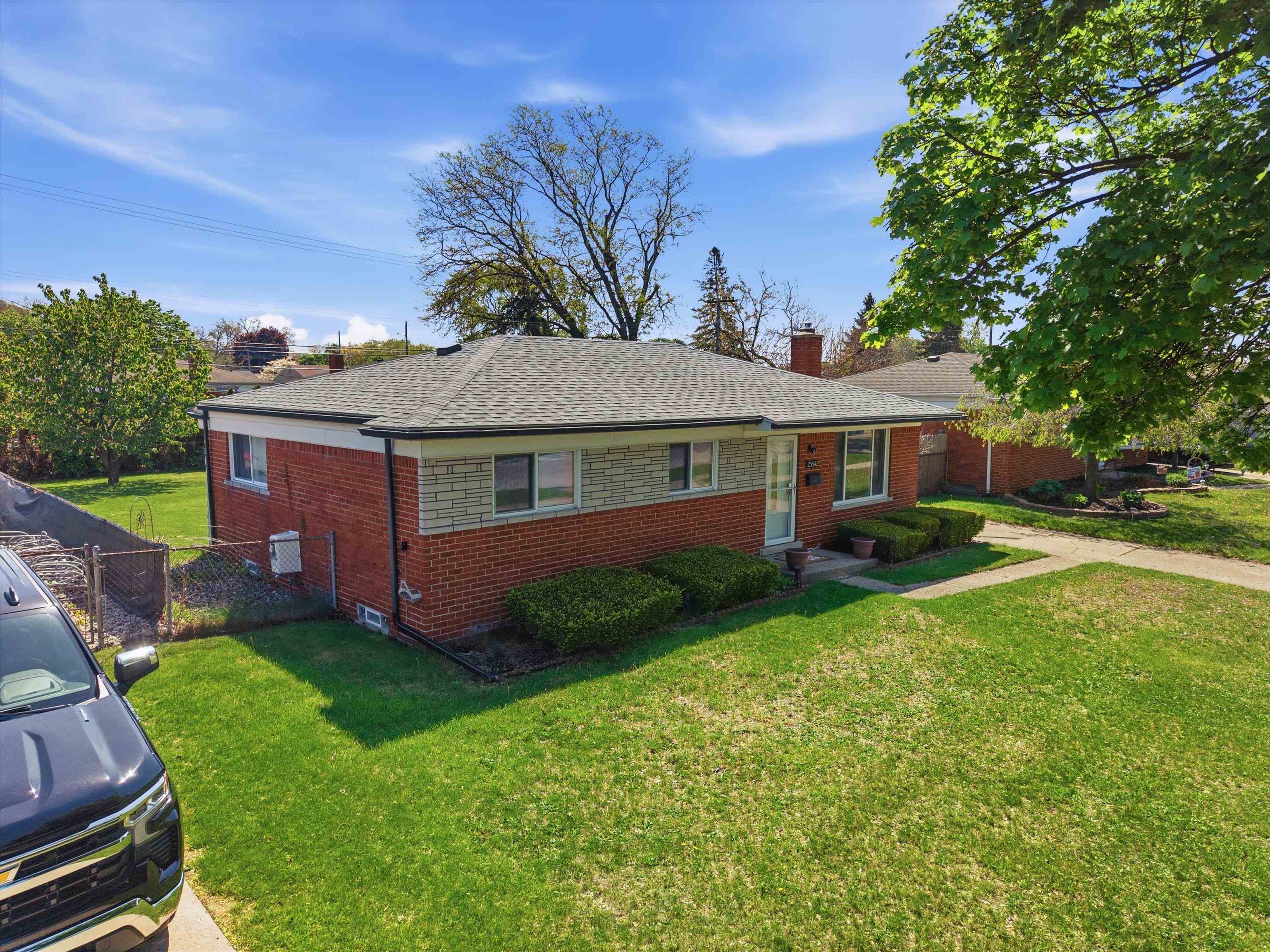25542 Virginia Warren, MI 48091 - Photo 3 of 29