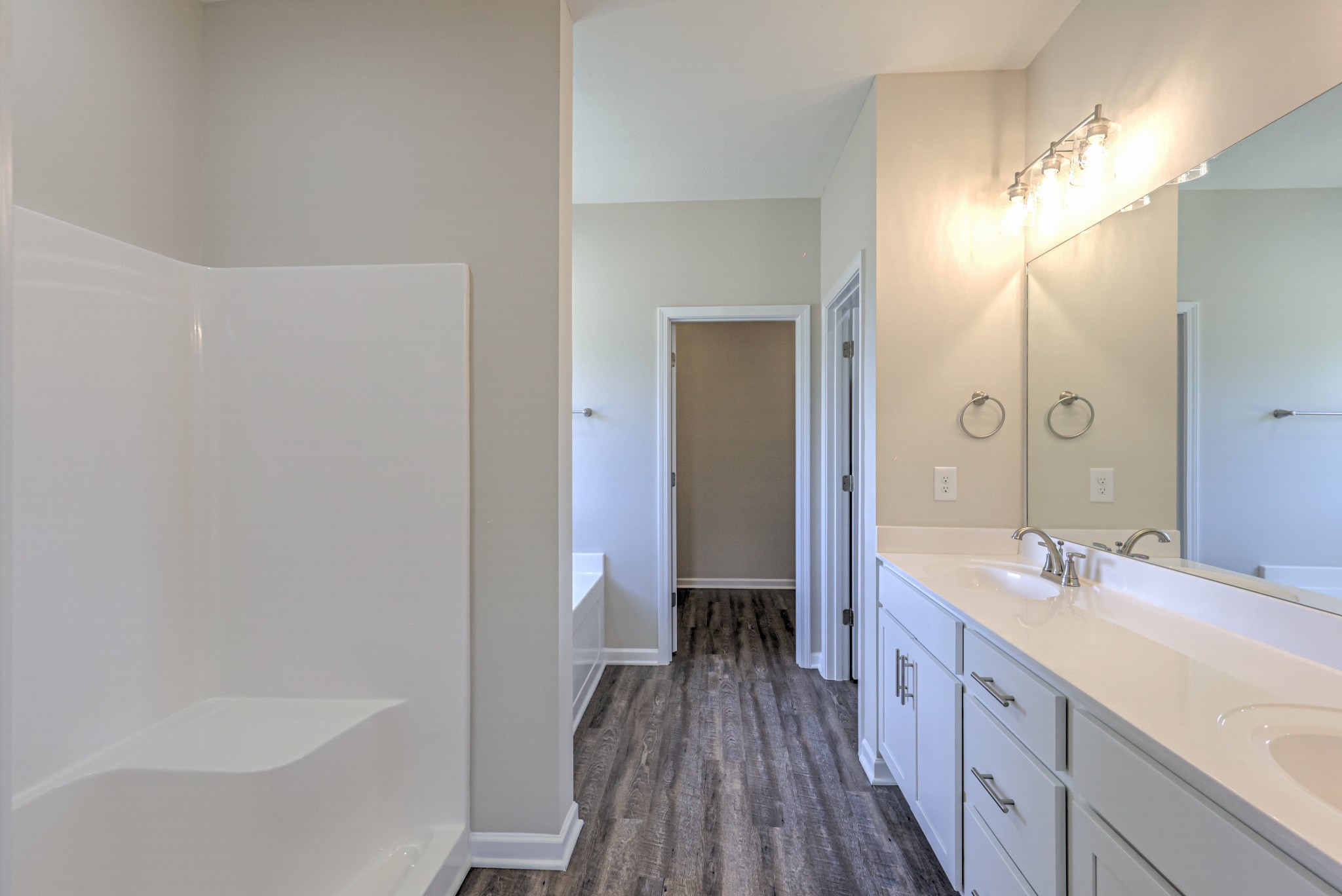 41 Bartow Street Decherd, TN 37324 - Photo 26 of 38 a spacious bathroom with a tub sink and mirror