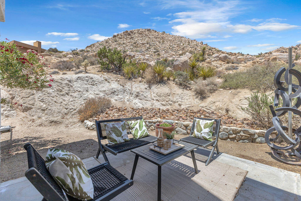 57494 Bandera Road Yucca Valley, CA 92284 - Photo 6 of 82 IMG_4988