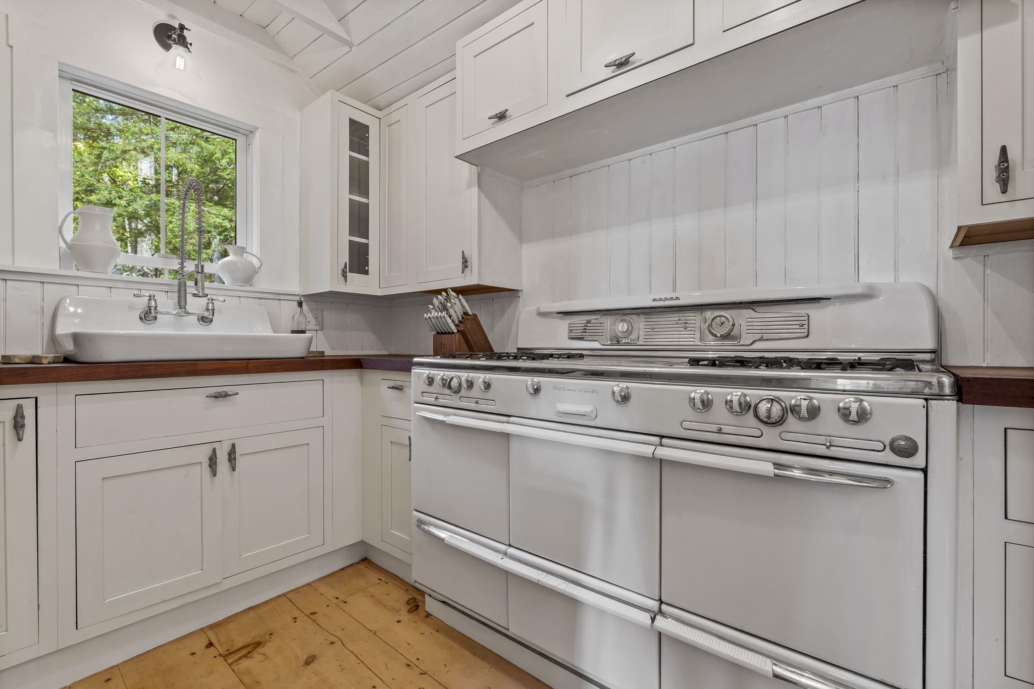 62 County Road Hillsborough, NH 03244 - Photo 13 of 47