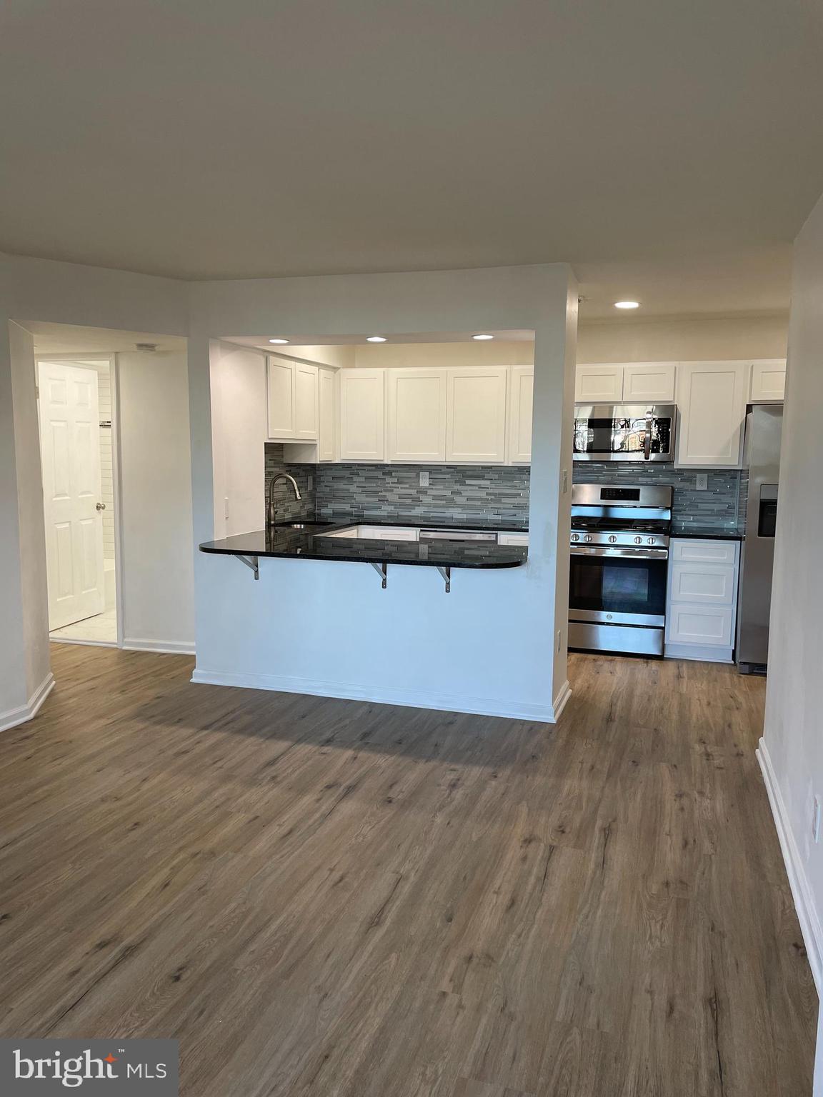 441 Tomlinson Road, Unit J10 Philadelphia, PA 19116 - Photo 4 of 26 Gallery Image 4