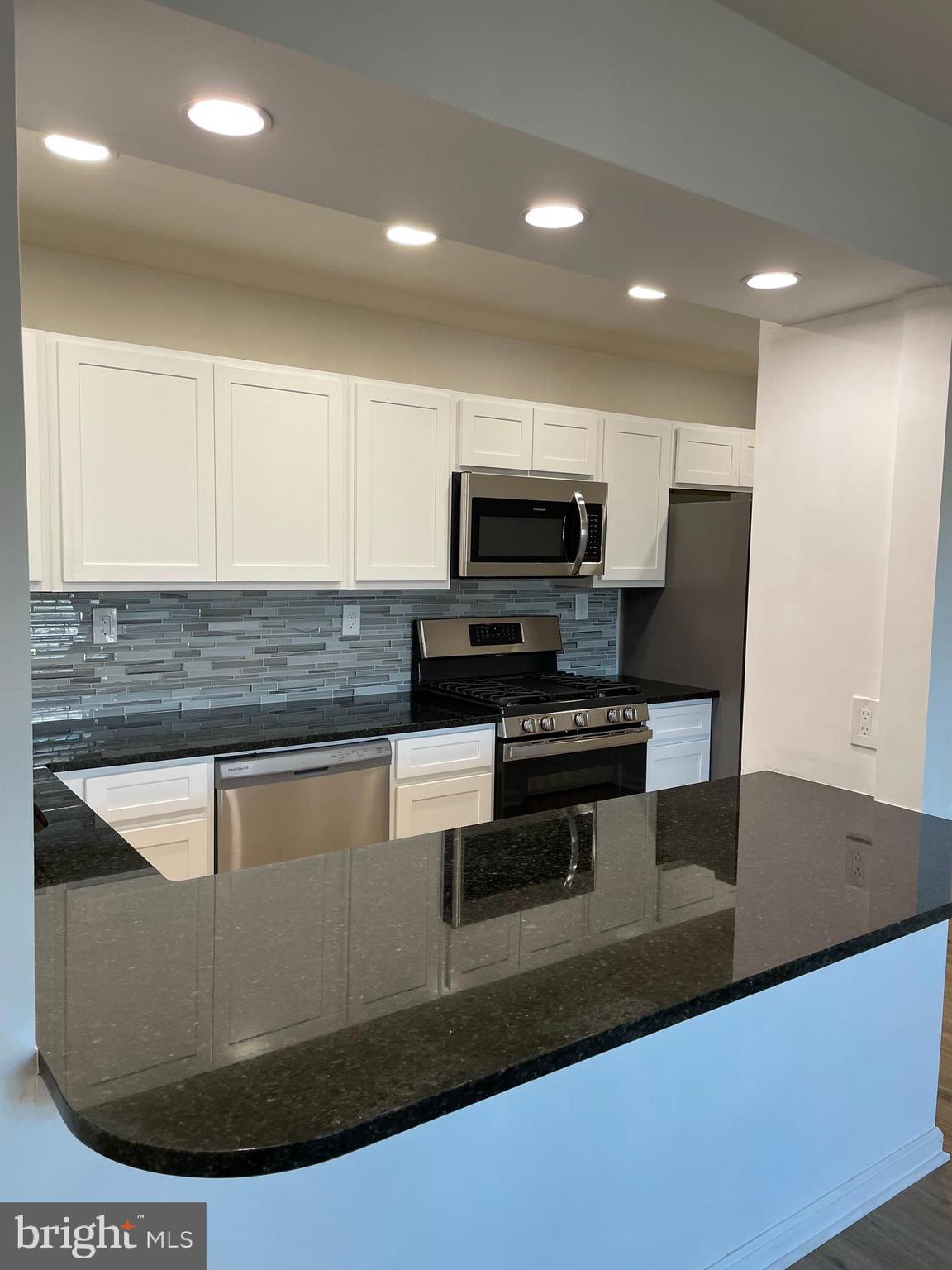 441 Tomlinson Road, Unit J10 Philadelphia, PA 19116 - Photo 8 of 26 Gallery Image 8
