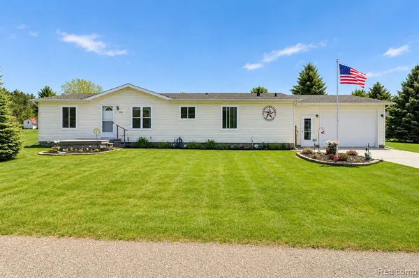 $110,000 | 2354 Brent Street, Unit 203, Croswell, MI 48422