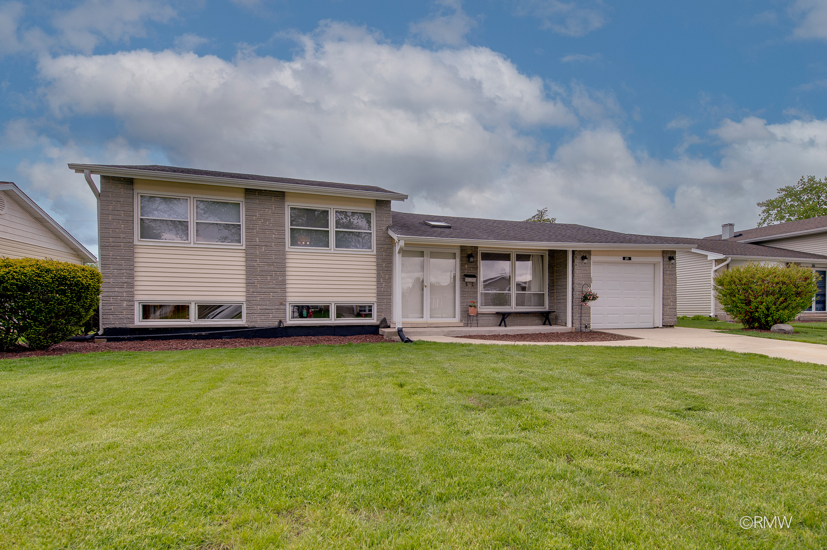 691 Westmere Road Des Plaines, IL 60016 - Photo 2 of 30 Gallery Image 2