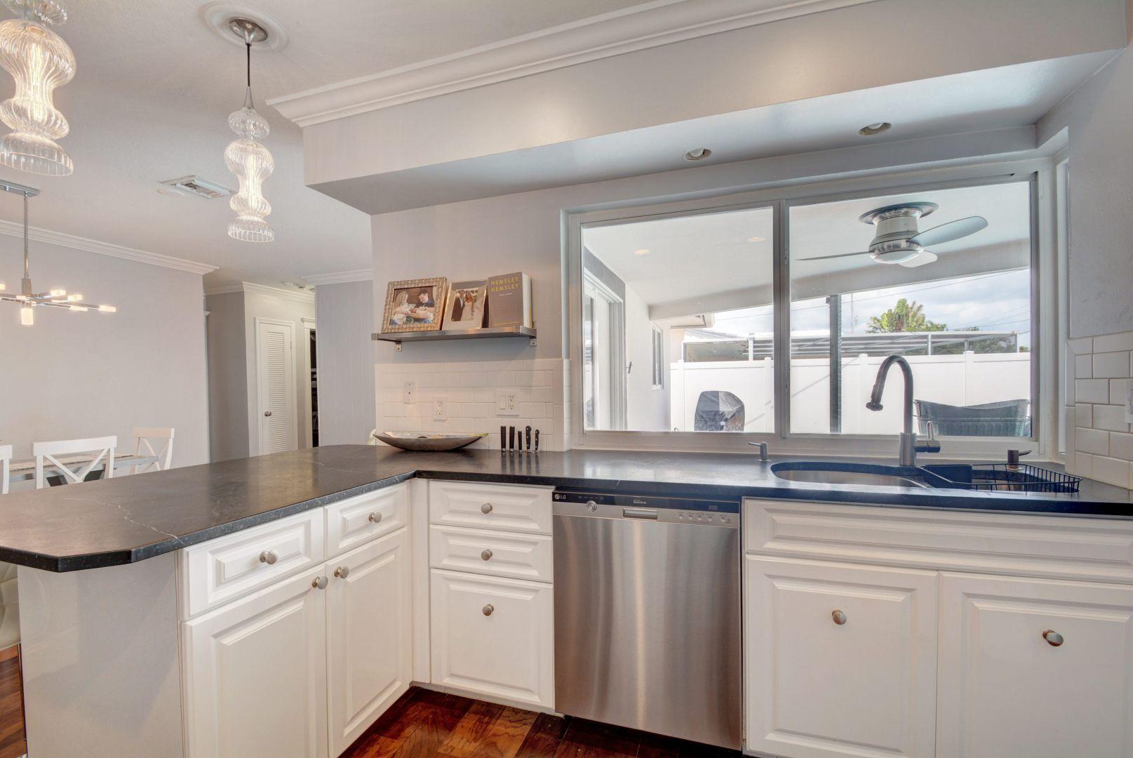 2879 Northeast 33rd Street Lighthouse Point, FL 33064 - Photo 15 of 39 2879 NE 33rd St