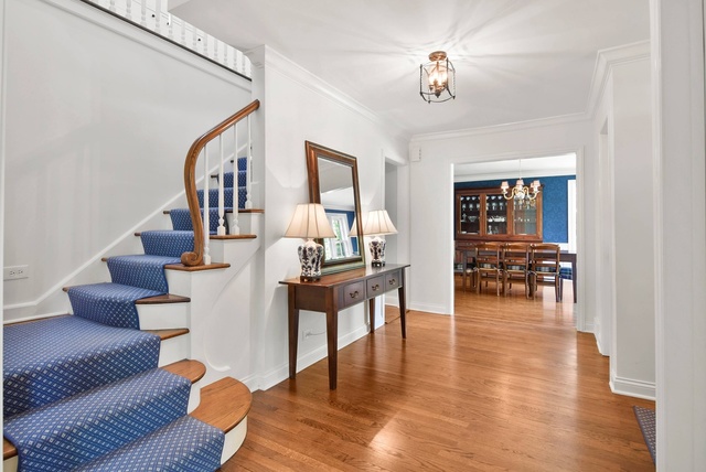 600 Glenayre Drive Glenview, IL 60025 - Photo 4 of 33