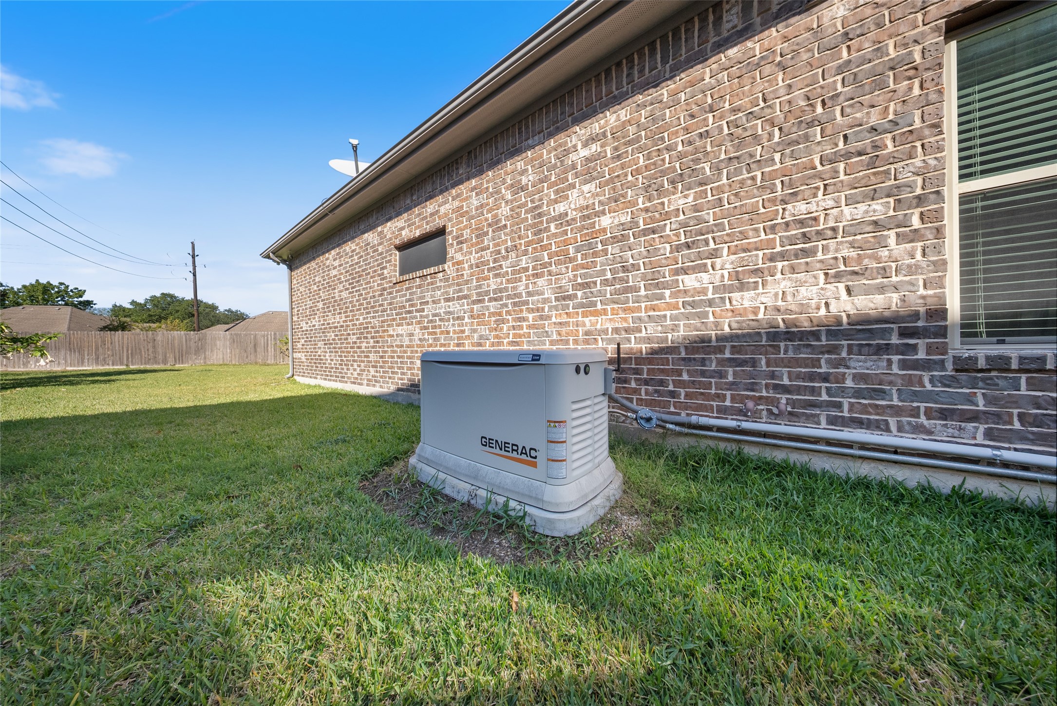176 Castlegate Lane Houston, TX 77065 - Photo 31 of 33 a view of a backyard with plants