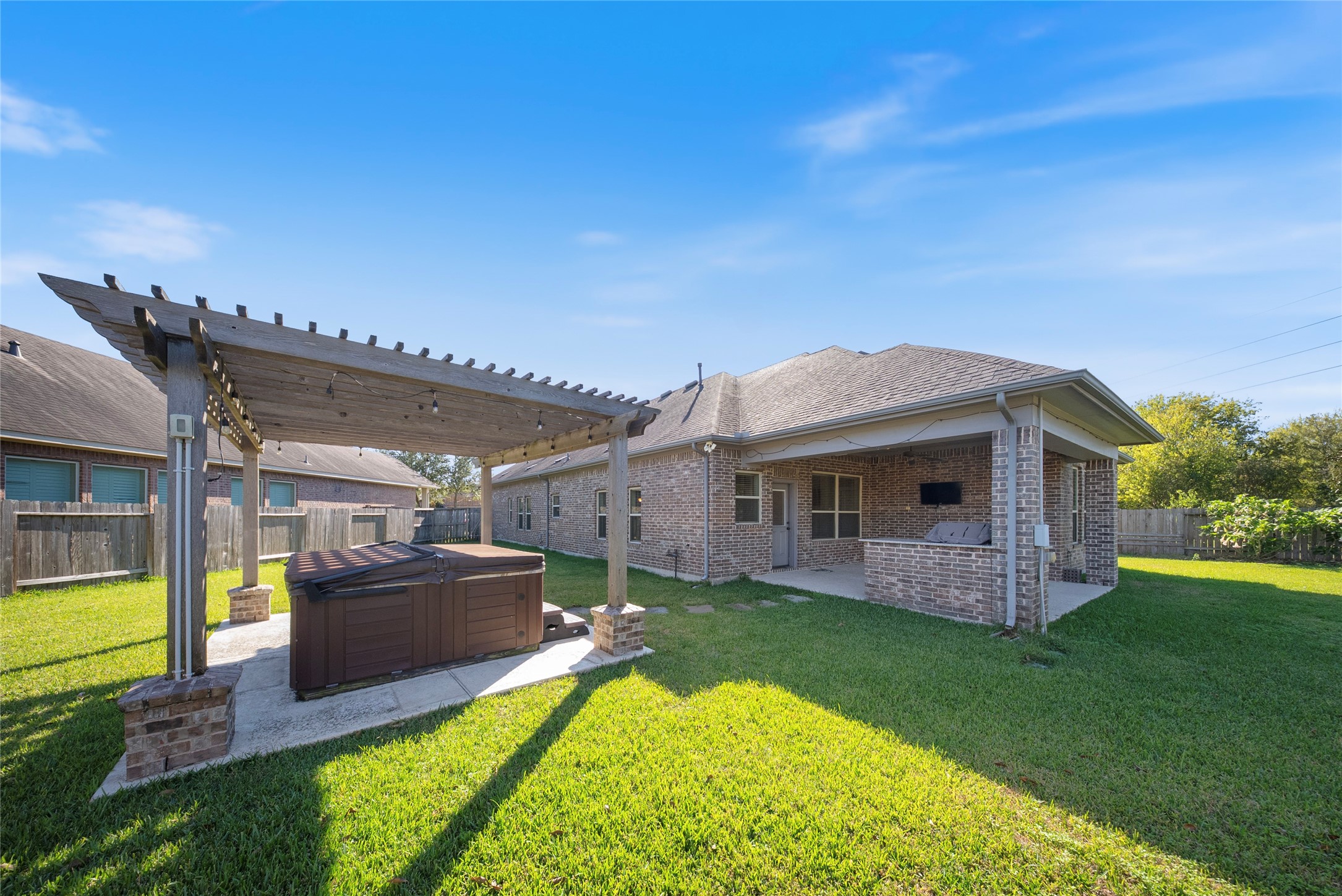 176 Castlegate Lane Houston, TX 77065 - Photo 33 of 33 a view of a house with a big yard potted plants and large tree