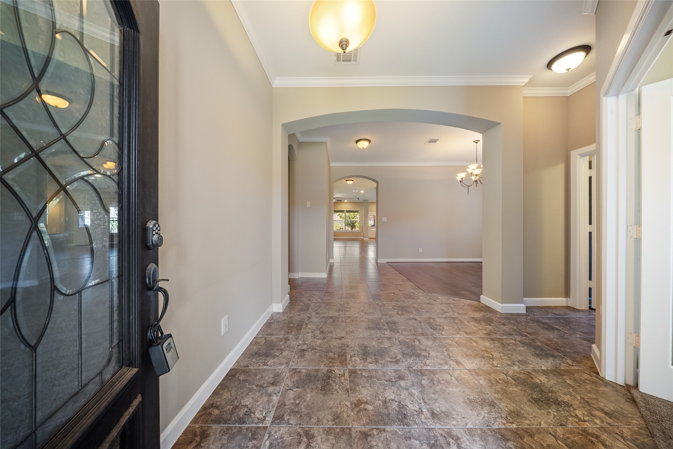 176 Castlegate Lane Houston, TX 77065 - Photo 4 of 33 a view of a hallway