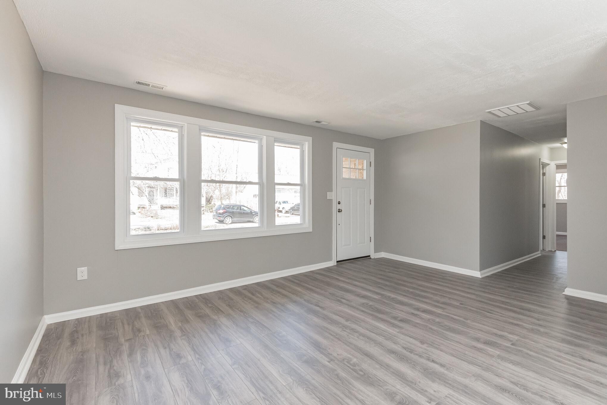 902 Crystal Road Edgewater, MD 21037 - Photo 2 of 31 Gallery Image 2