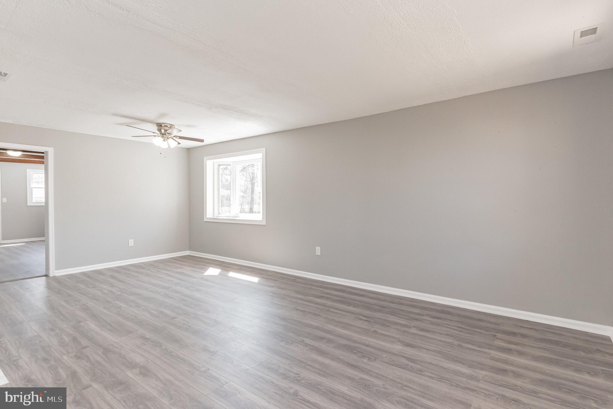 902 Crystal Road Edgewater, MD 21037 - Photo 4 of 31 Gallery Image 4
