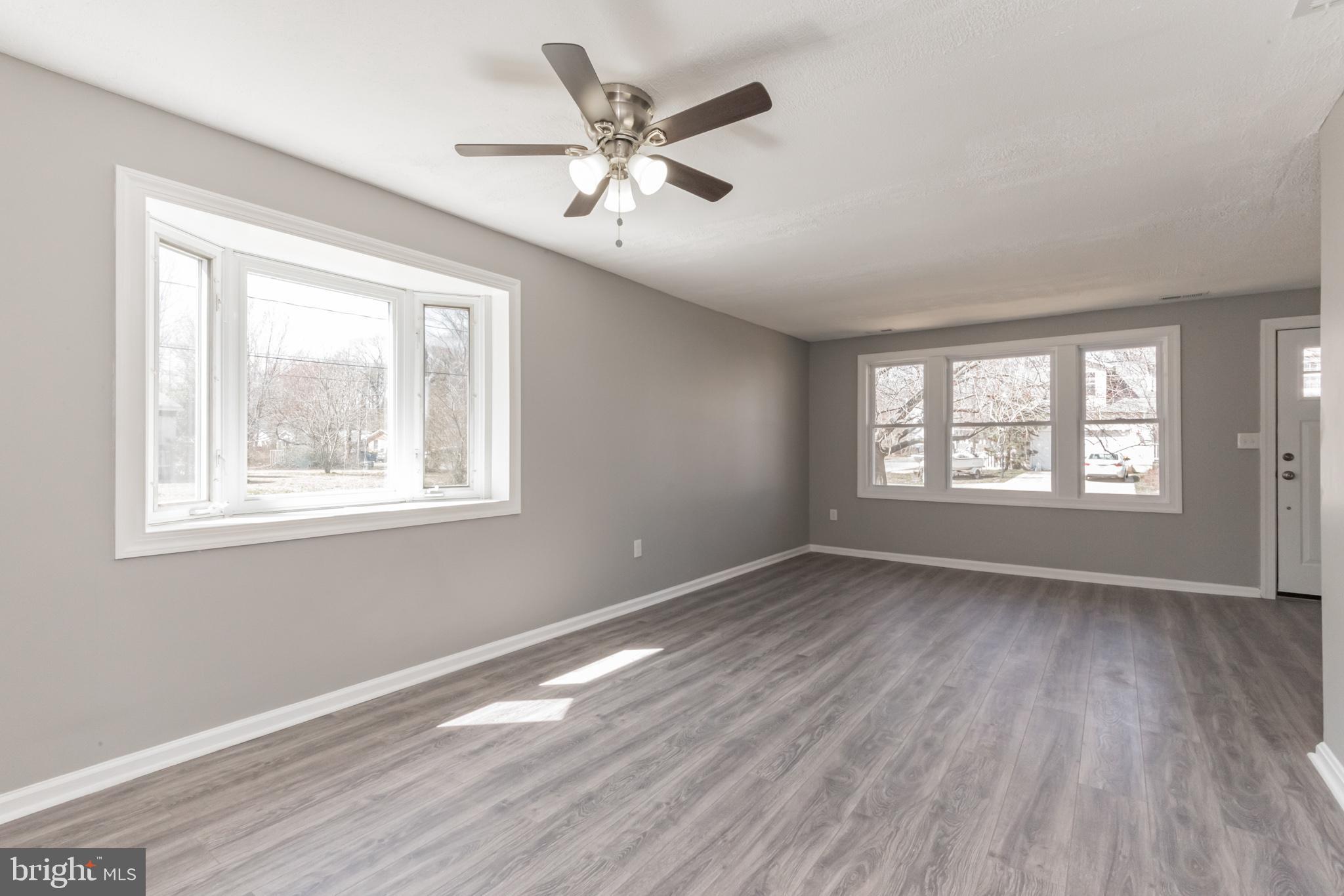 902 Crystal Road Edgewater, MD 21037 - Photo 5 of 31 Gallery Image 5