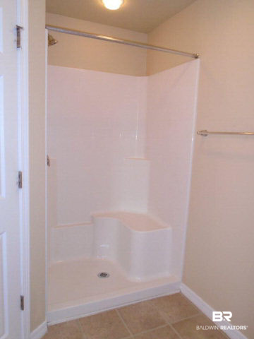 4 Martin Circle Foley, AL 36535 - Photo 25 of 37 Five foot shower.