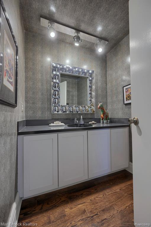35181 Spring Hill Road Farmington Hills, MI 48331 - Photo 17 of 36