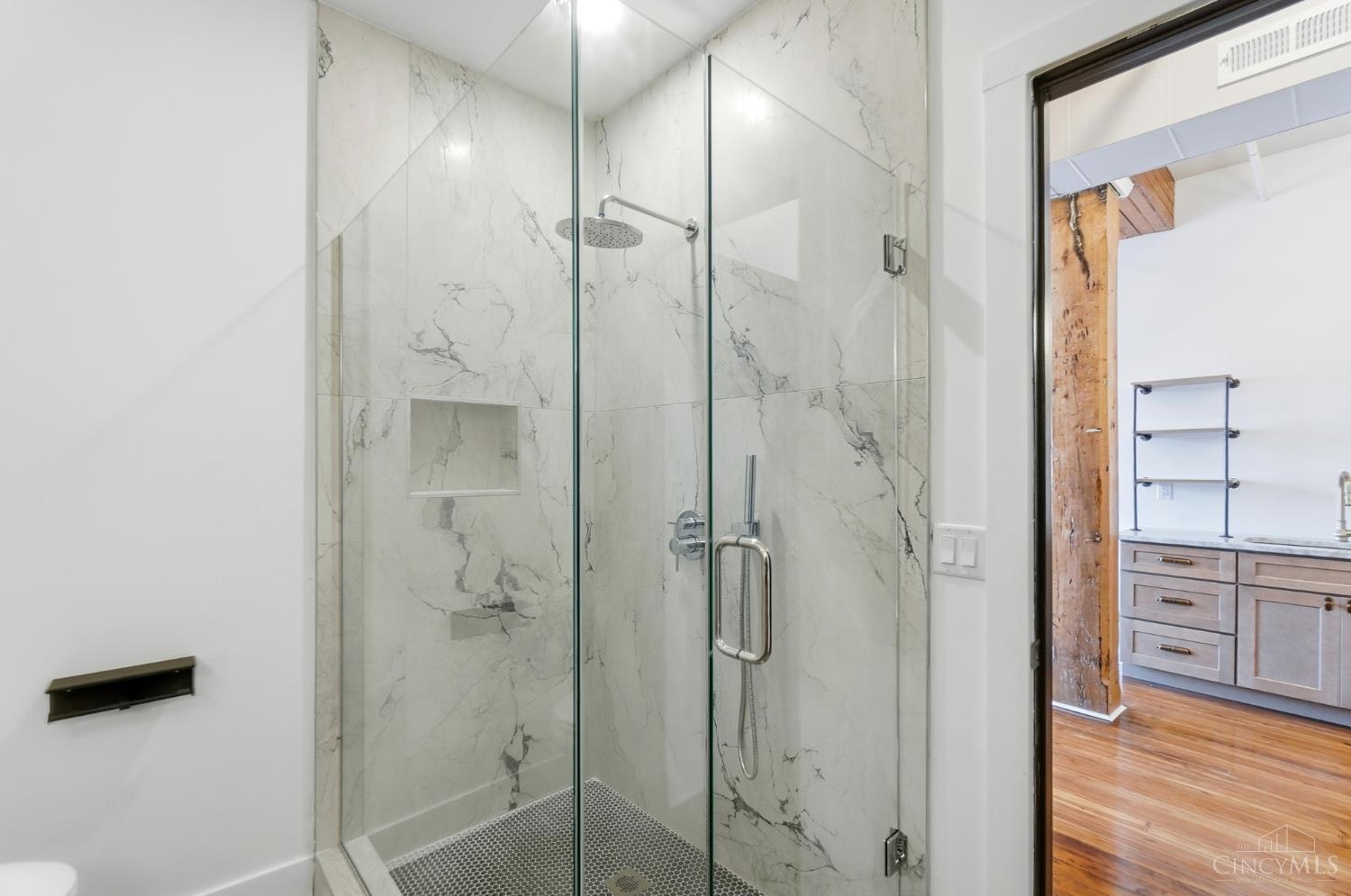 607 Main Street, Unit 10 Cincinnati, OH 45202 - Photo 19 of 37