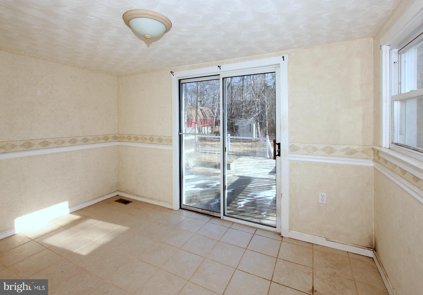 8085 Solley Road Pasadena, MD 21122 - Photo 14 of 29 Dining Room
