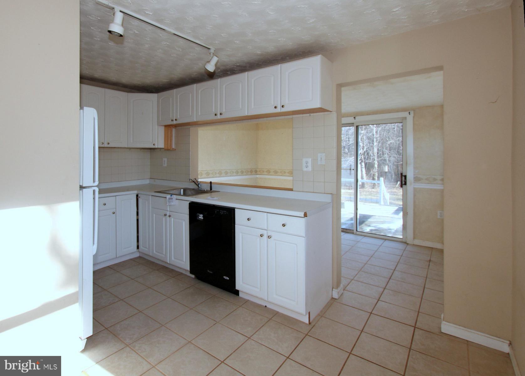 8085 Solley Road Pasadena, MD 21122 - Photo 16 of 29 Kitchen