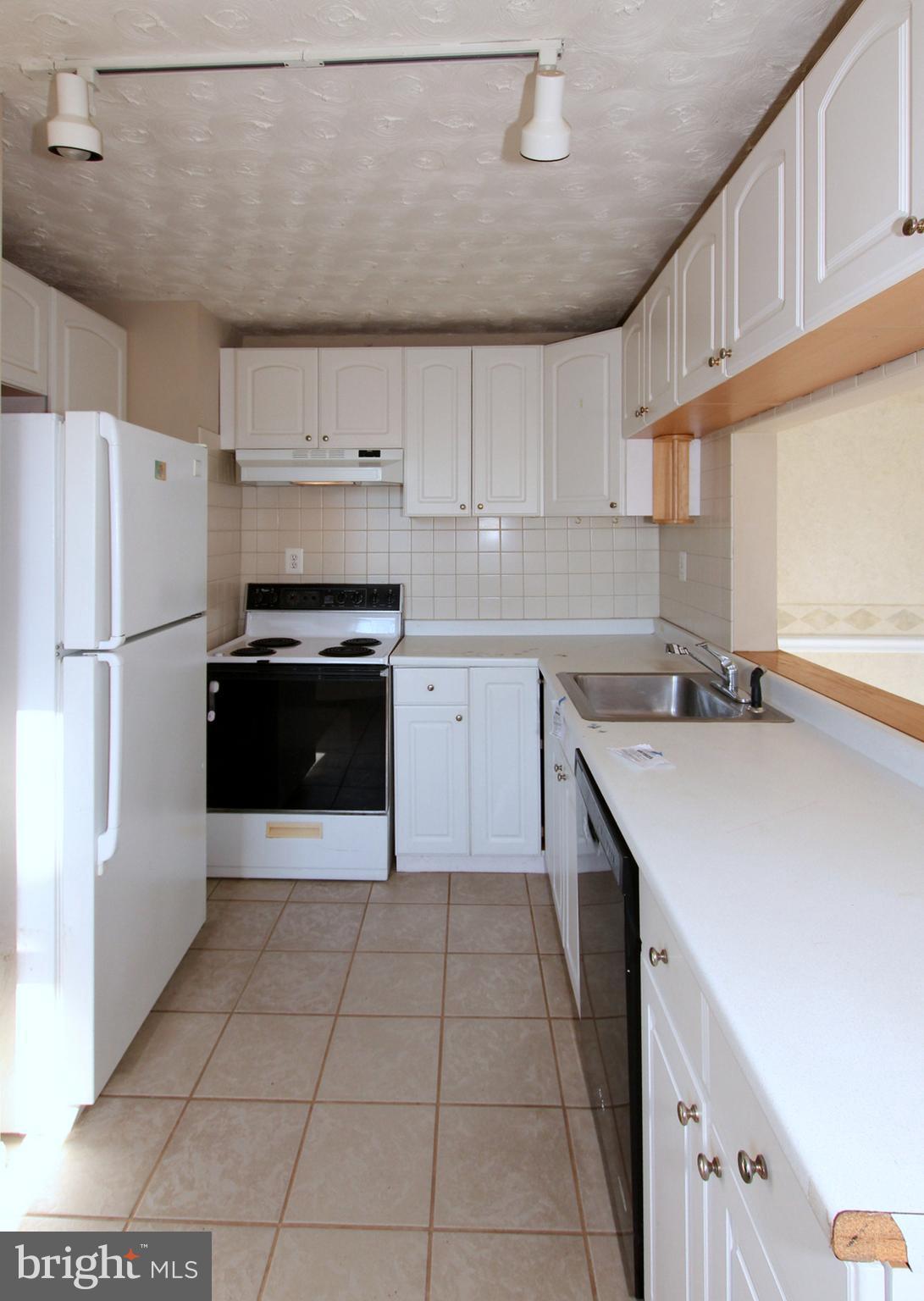 8085 Solley Road Pasadena, MD 21122 - Photo 17 of 29 Kitchen