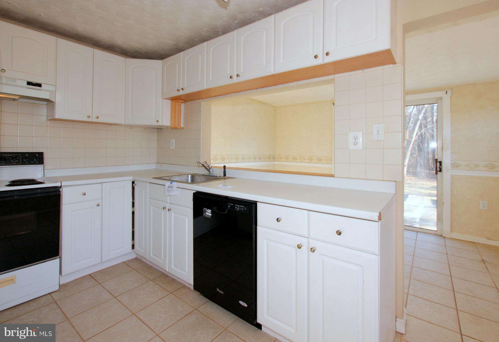 8085 Solley Road Pasadena, MD 21122 - Photo 21 of 29 Kitchen