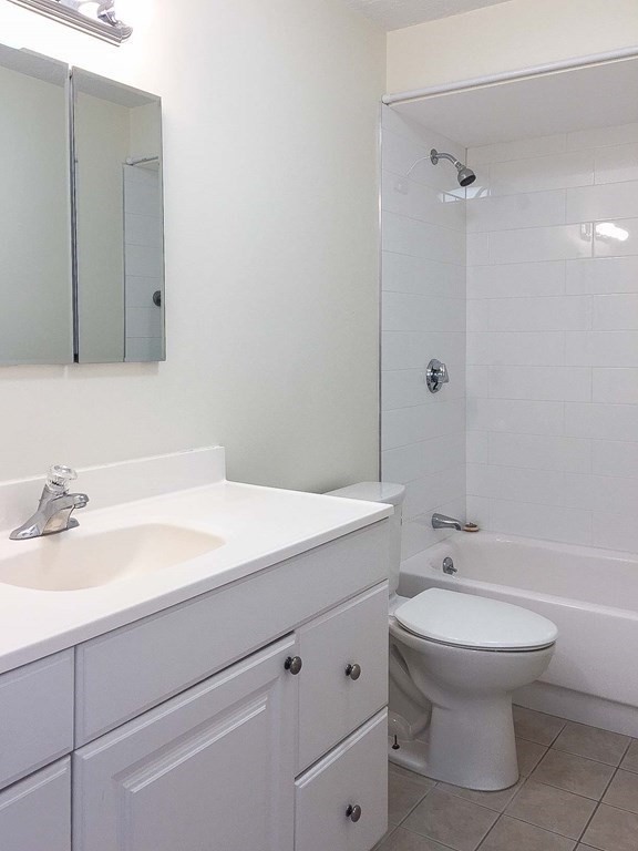 33 Pond Avenue, Unit 309 Brookline, MA 02445 - Photo 9 of 18
