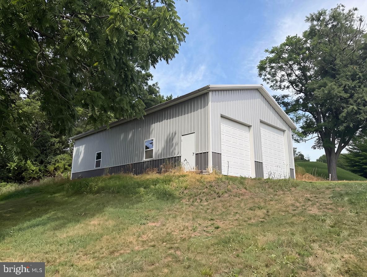 456 Antietam Road Reading, PA 19606 - Photo 3 of 3 Detached garage